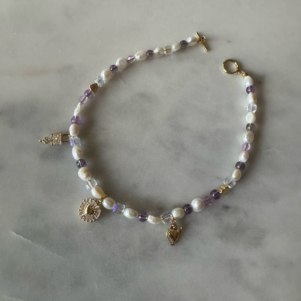 Freshwater pearl charm choker, gold charms